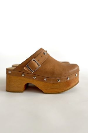 Zuecos Cuero Camel Envíos después de 9 días desde que compra